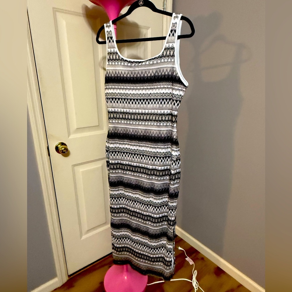 Elegant Monochrome Patterned Midi Dress